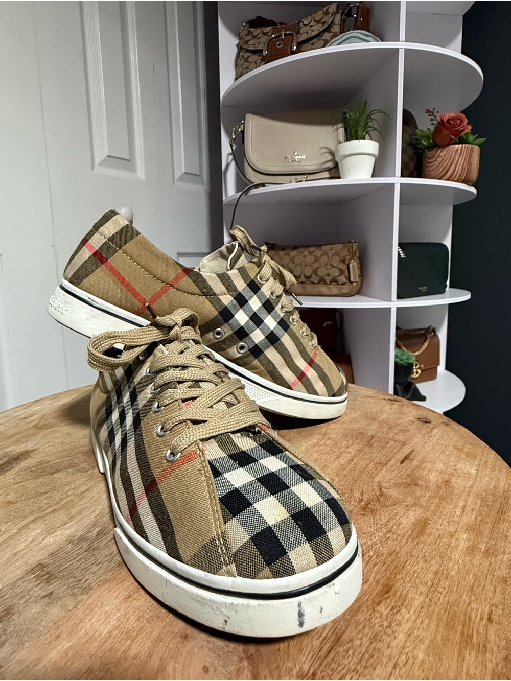 Burberry Vintage Check Plaid Low Top Sneakers Size 6 (fits like a woman’s 7.5) - Picture 7 of 15